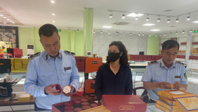 Kiểm tra Công ty Đồng nhân đường Nam Dương, phát hiện lượng lớn thực phẩm chức năng nhập lậu