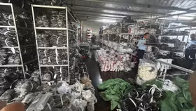 Triệt phá cơ sở sản xuất, thu giữ hàng chục nghìn sản phẩm quần áo thể thao giả mạo nhãn hiệu Yonex