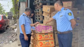 Công ty Trường Nam công khai bán thực phẩm nhập lậu giữa Thủ đô