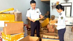 Trước Tết Trung thu, Quản lý thị trường liên tục thu giữ bánh không rõ nguồn gốc