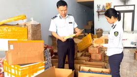 Trước Tết Trung thu, Quản lý thị trường liên tục thu giữ bánh không rõ nguồn gốc