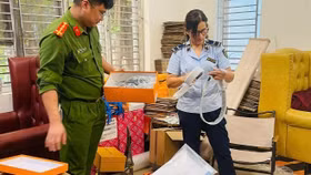 Thu giữ nhiều sản phẩm phụ tùng xe máy có dấu hiệu giả mạo nhãn hiệu Honda, Yamaha tại Thổ Tang