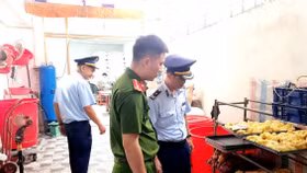 Nhiều cá nhân bị phạt vì sản xuất bánh Trung thu "bẩn", kinh doanh hàng nhập lậu