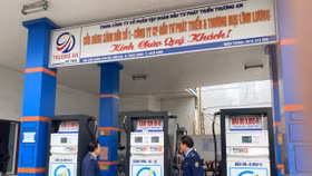 Cửa hàng xăng dầu số 1 - Công ty cổ phần phát triển & thương mại Lĩnh Lương bị Quản lý thị trường tỉnh Ninh Bình xử phạt do có hành vi bán xăng dầu cao hơn mức tối đa của khung giá do Nhà nước ban hành.