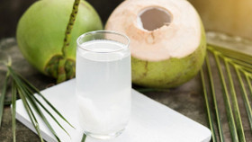 Biến tấu nước dừa mỗi sáng để cấp nước và khỏe từ bên trong