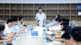 Phó Thủ tướng Lê Thành Long trong cuộc họp về tiến độ dự án cơ sở 2 của Bệnh viện Việt Đức và Bệnh viện Bạch Mai