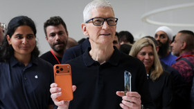 Tim Cook khẳng định giá iPhone tăng không liên quan đến thuế