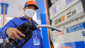 Giá xăng dầu quay đầu vượt 30.000 đồng trong đêm, gần chạm ngưỡng lịch sử năm 2022