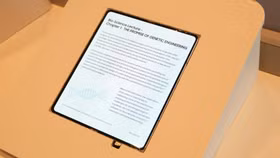 Lộ diện công nghệ màn hình không nếp gấp của iPhone gập tại CES 2026