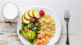 Xây dựng bữa ăn lành mạnh dễ dàng hơn từ nguyên tắc chia đĩa