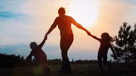 Mẹ đơn thân có tài sản hơn 10 tỷ đồng, sở hữu vàng, trái phiếu, nhà đất nhưng vẫn kiệt sức vì bất an