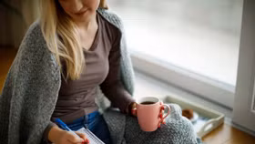 Cô gái 9x Sài Gòn thu nhập 50 triệu đồng/tháng nên sống dư dả hay tích trữ vàng, dành tiền mua nhà?