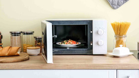 So kè loạt lò vi sóng nổi bật từ Toshiba, Black+Decker đến Bosch