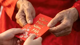 “Đi Tết” bao nhiêu cho vừa?