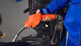 Đề xuất giảm thuế môi trường với xăng, dầu 