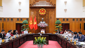 Thủ tướng Chính phủ Phạm Minh Chính làm việc với Tổ công tác an ninh năng lượng về các giải pháp trước tác động từ diễn biến phức tạp của cuộc xung đột quân sự tại Trung Đông
