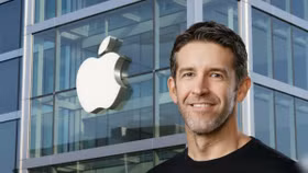 Apple vượt kỳ vọng Phố Wall và bài toán áp lực chờ người kế nhiệm Tim Cook