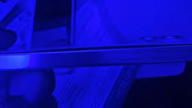 Tình trạng pin iPhone 16 Pro Max bị phồng khi đang trên máy bay (Nguồn: Reddit)