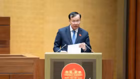 Chủ nhiệm Ủy ban Quốc phòng, An ninh và Đối ngoại, Thượng tướng Lê Tấn Tới trình bày báo cáo thẩm tra Dự án Luật An ninh mạng