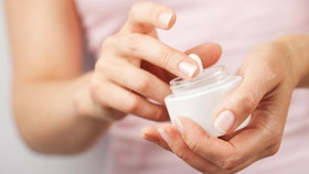 Cục Quản lý Dược vừa thu hồi 2 sản phẩm kem dưỡng trắng da không rõ nguồn gốc xuất xứ (Ảnh minh họa)