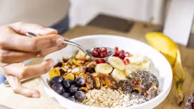 10 món ăn vặt hỗ trợ đánh bay cholesterol