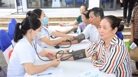 Từ 2026, người dân đi khám sức khỏe định kỳ miễn phí sẽ được kiểm tra những gì?