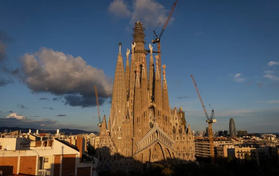 sagrada-familia-tay-ban-nha.jpg