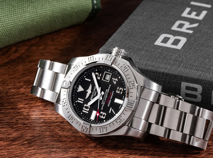 breitling-cong-cu-manh-me-cho-co-tay.jpg