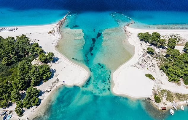 bai-bien-port-glarokavos-lagoon-hy-lap.jpg