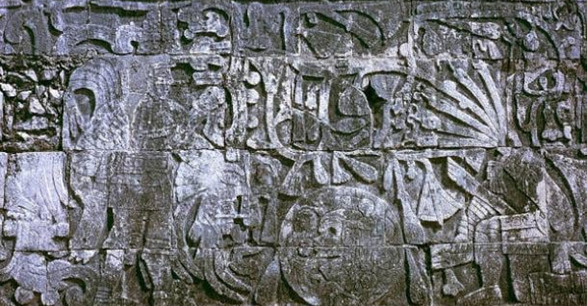 Một tác phẩm điêu khắc của người Maya tại Great Ballcourt ở Chichen Itza mô tả nghi lễ hiến tế mot-tac-pham-dieu-khac.jpg
