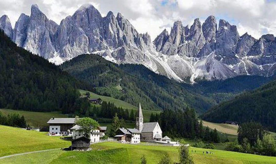 day-nui-dolomites-italia-1.jpg