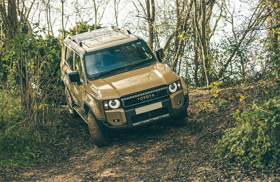 3-toyota-land-cruiser.jpg