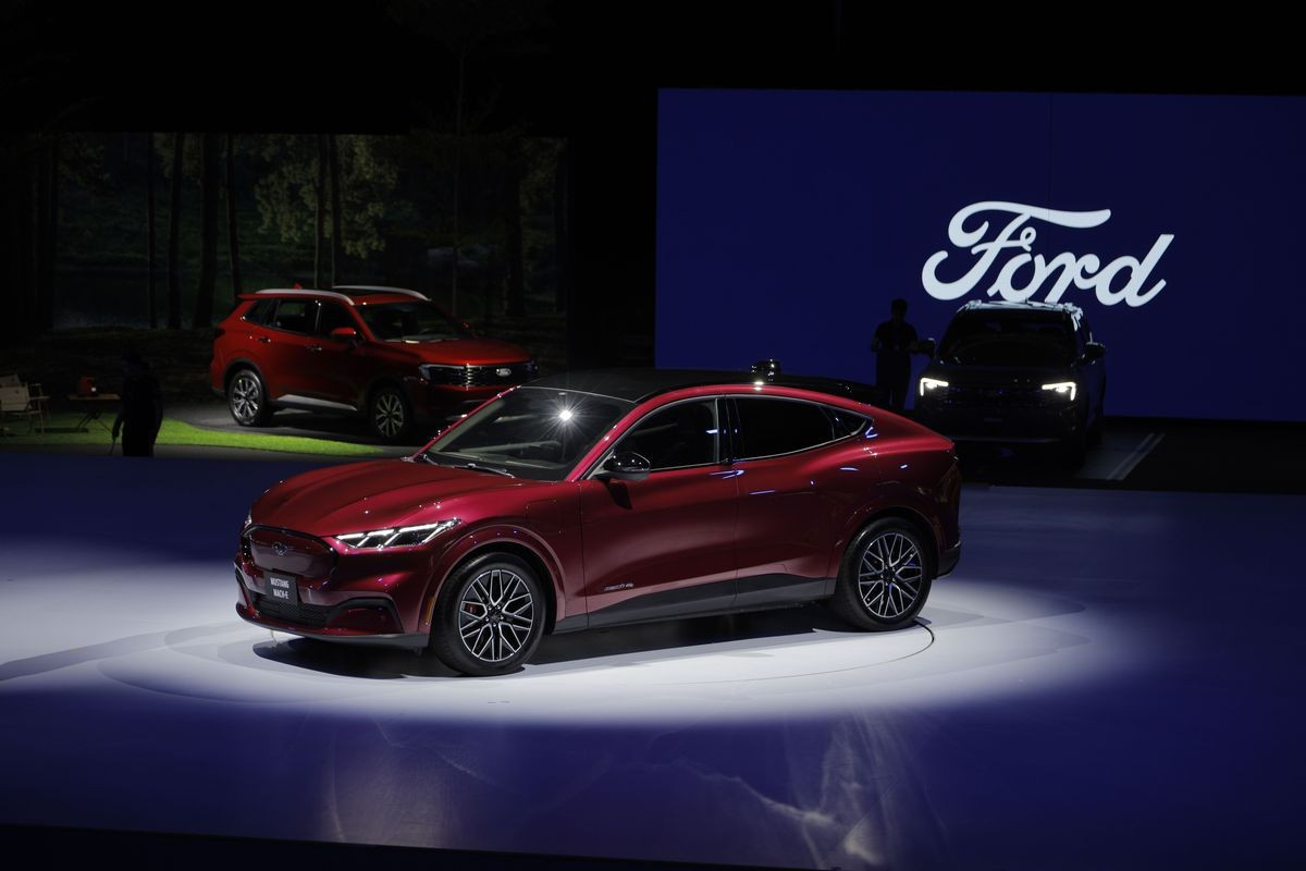 ford-mustang-mach-e-1.jpg