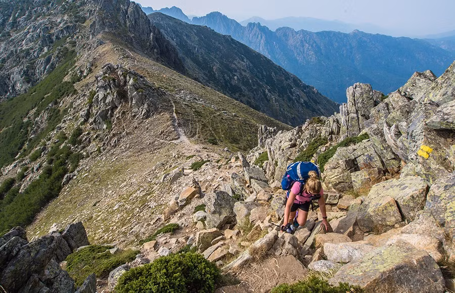 dao-corsica-duong-mon-gr20.jpg.avif