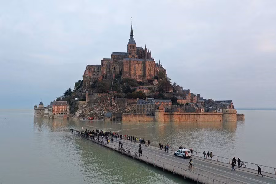 Mont-Saint-Michel, Pháp.jpg