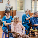 Mô hình “nhà dưỡng lão bán trú” cho phép người cao tuổi đến sinh hoạt, chăm sóc y tế, tham gia hoạt động cộng đồng, còn buổi tối trở về nhà với con cháu