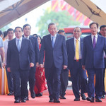 Tổng Bí thư Tô Lâm, Thủ tướng Chính phủ Phạm Minh Chính, nguyên Thủ tướng Chính phủ Nguyễn Tấn Dũng cùng các đại biểu dự lễ khởi công, khánh thành 250 công trình