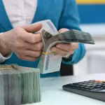 Nhà băng siết vốn, áp lực bủa vây bất động sản 