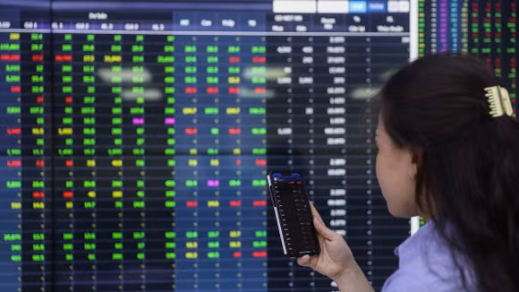 Thị trường chùn bước trước ngưỡng 1.700, VN-Index lộ dấu hiệu "đuối sức"?