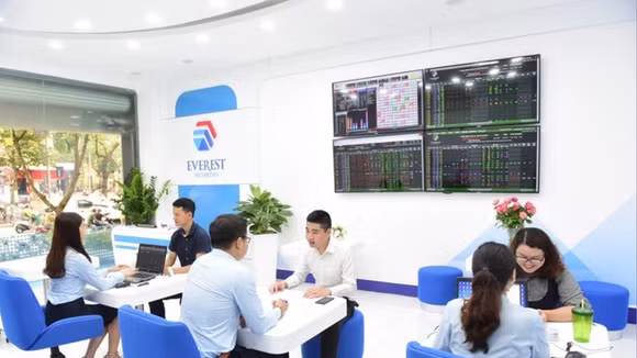 VN-Index trượt dài trong tâm lý bi quan, dòng tiền bắt đáy vẫn dè dặt