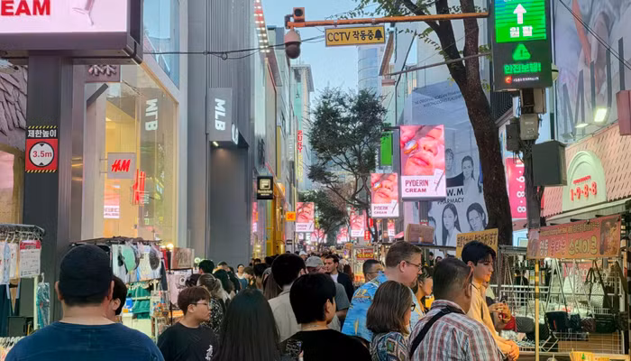 Con phố Myeongdong sầm uất tại Seoul, Hàn Quốc