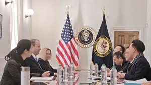 Thứ trưởng Bộ Công Thương, Phó Trưởng Đoàn đàm phán Chính phủ Nguyễn Sinh Nhật Tân làm việc với Phó Đại diện Thương mại Hoa Kỳ Rick Switzer khởi động các phiên đàm phán kỹ thuật