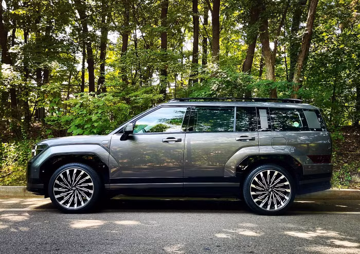 Hyundai Santa Fe 2024 ra mắt khách Việt, giá từ 1,069 tỷ đồng