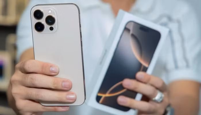 iPhone 16 xách tay rớt giá, nhiều đại lý chuyển sang bán kiểu “bia kèm lạc”