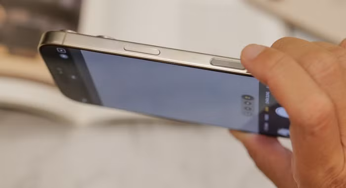 Nhiều người dùng chưa thể “làm chủ” Camera Control trên iPhone 16