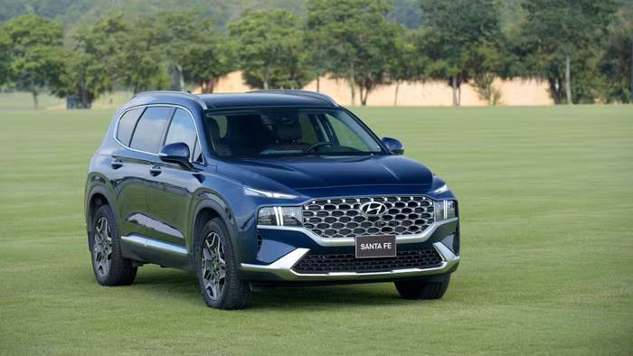 Dọn kho đón thế hệ mới, đại lý giảm giá mạnh cho Hyundai Santa Fe