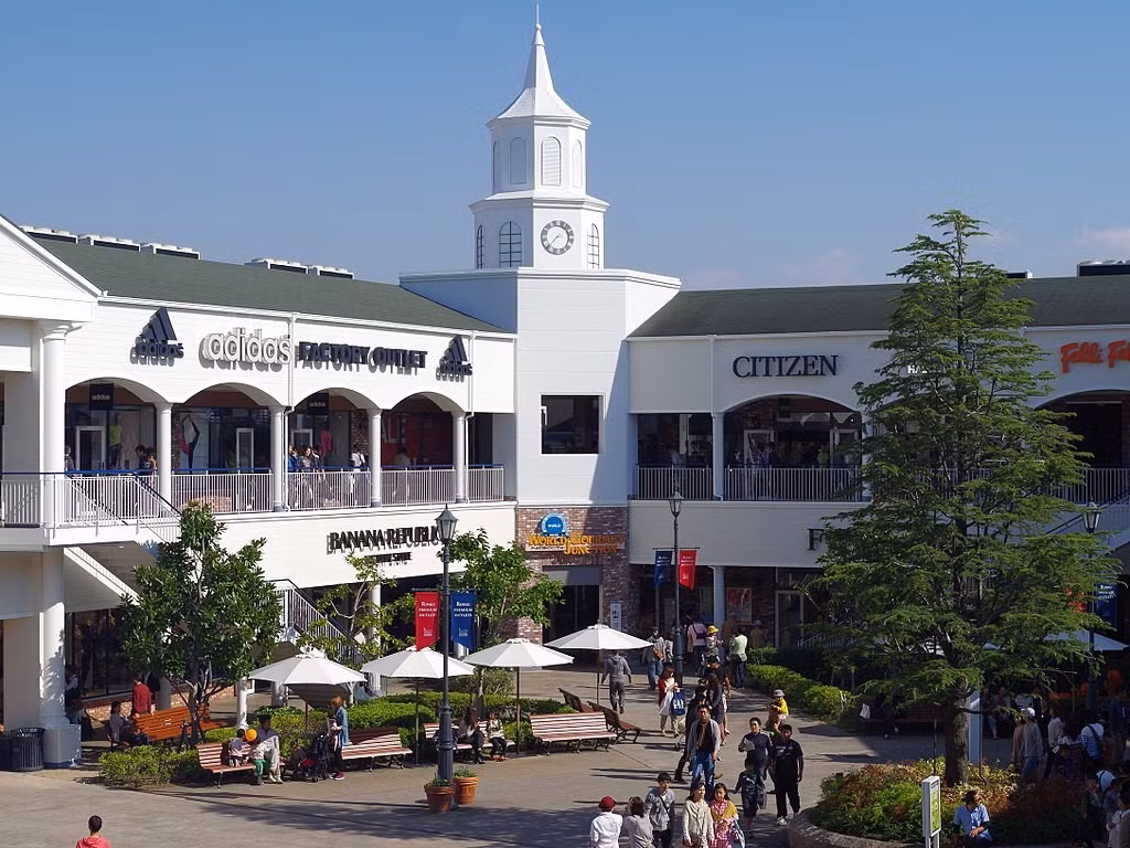 1024px-rinku-premium-outlets-20121021-panoramio.jpg