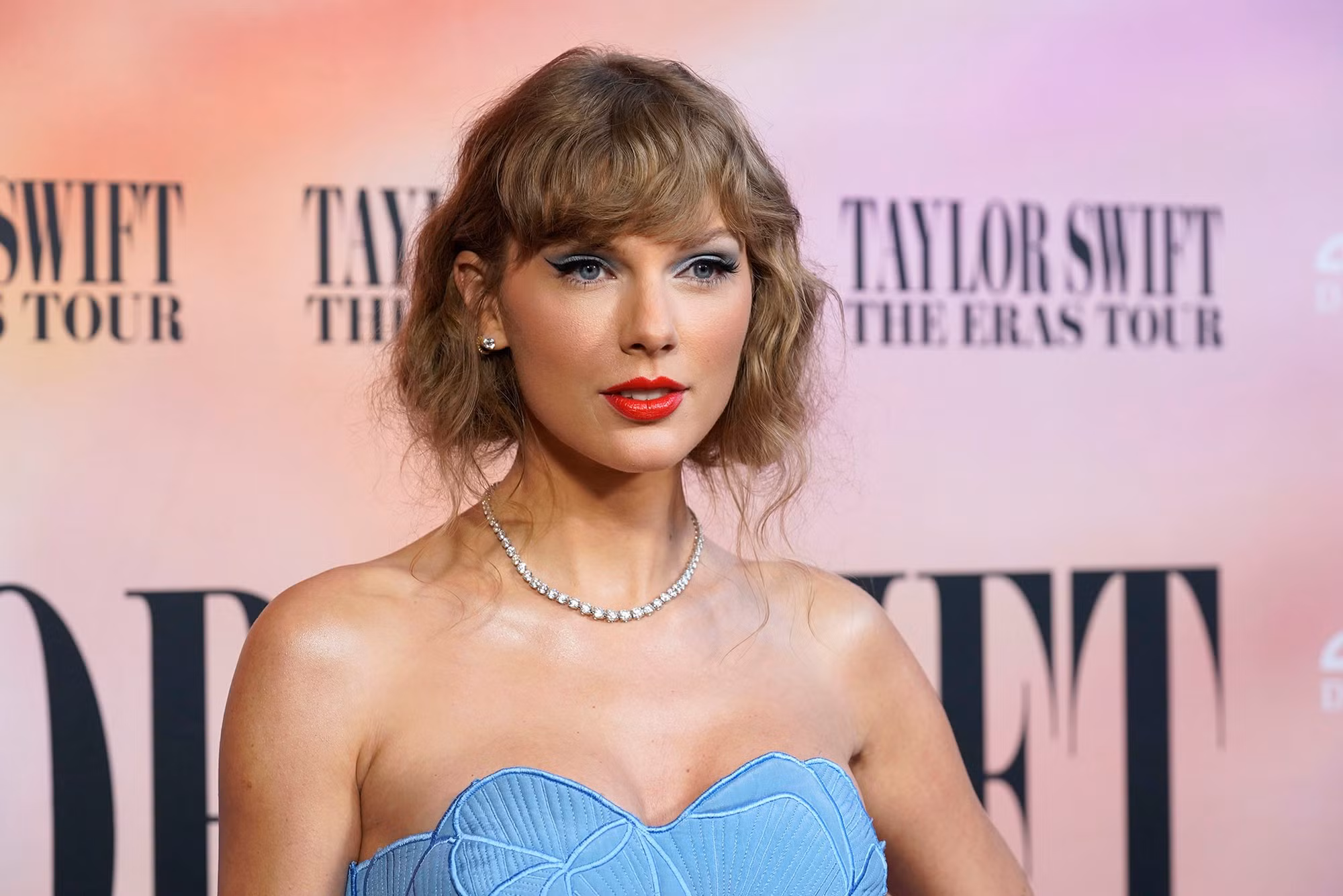 taylor-swift-mania-feat.jpg