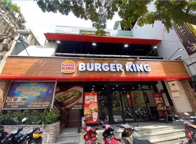 noi-got-starbucks-va-mcdonalds-mot-thuong-hieu-fandb-khac-tu-my-tra-lai-mat-bang-vang-tai-tp-hcm-1728356827-1107jpg.jpg