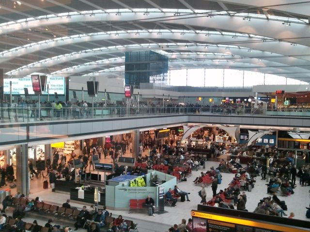 wagamama-terminal-5-london-heathrow-balcony-view-very-busy.jpg